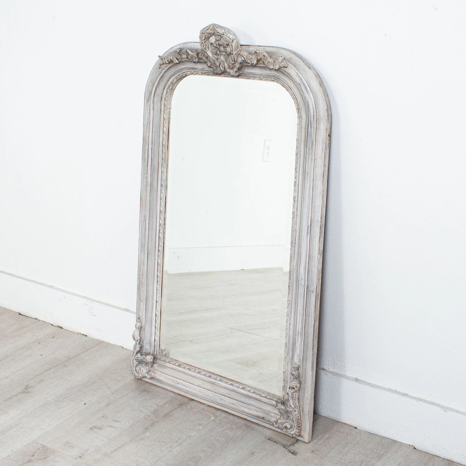Small Grey Wash Mirror With Decorative Wreath Top 4 Small Grey Wash Mirror With Decorative Wreath Top - Image 2